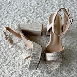 Walmart scoop, sewn patterned heel, US 7.5